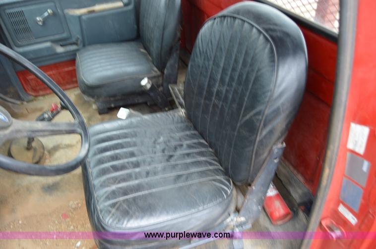 image for item Z9069 1988 Ford F700 flatbed truck