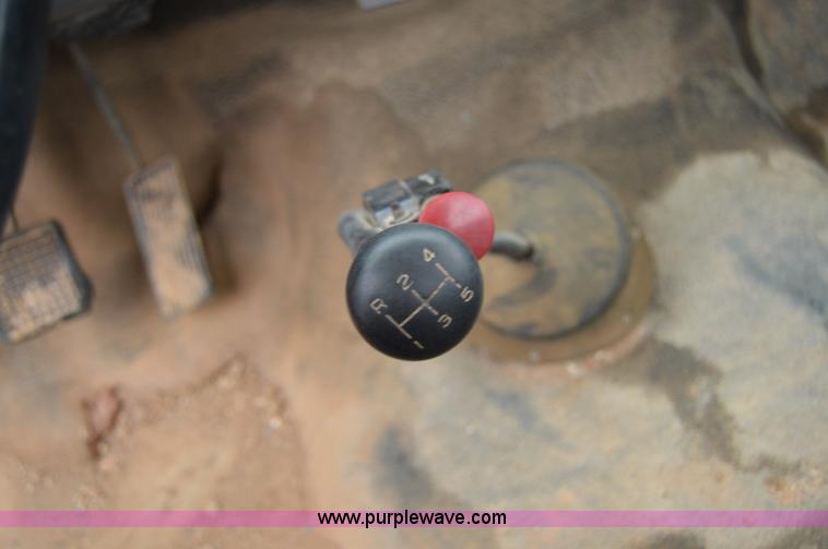 image for item Z9069 1988 Ford F700 flatbed truck