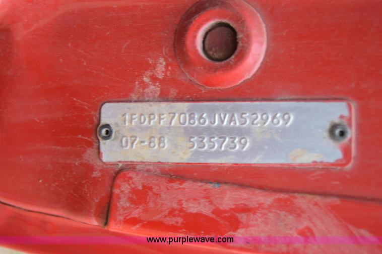 image for item Z9069 1988 Ford F700 flatbed truck