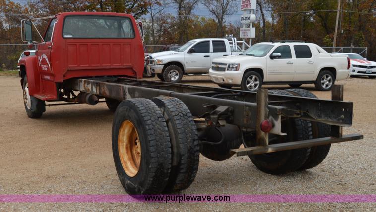 image for item Z9070 1990 Ford F700 cab and chassis