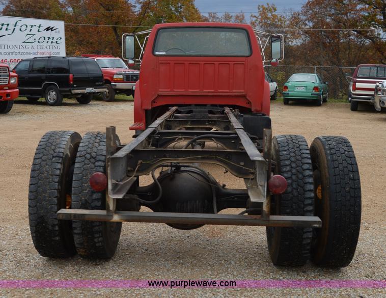 image for item Z9070 1990 Ford F700 cab and chassis