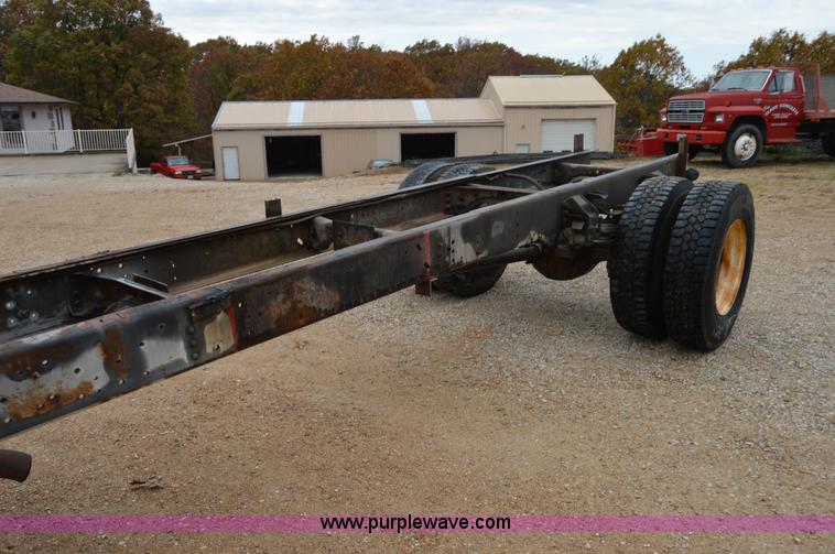 image for item Z9070 1990 Ford F700 cab and chassis