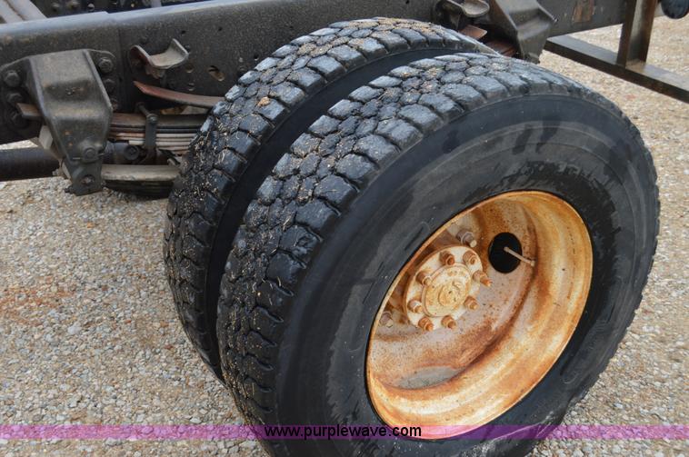 image for item Z9070 1990 Ford F700 cab and chassis