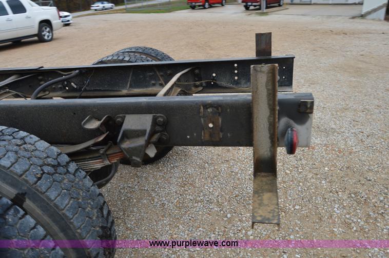 image for item Z9070 1990 Ford F700 cab and chassis