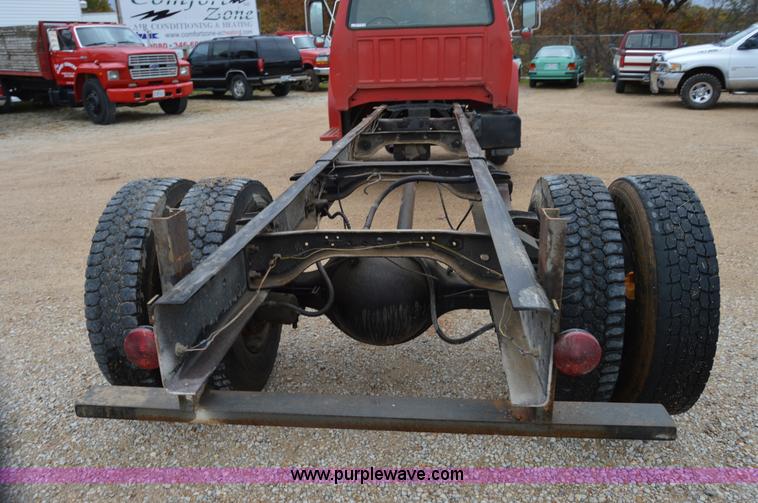 image for item Z9070 1990 Ford F700 cab and chassis