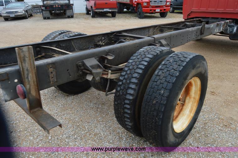 image for item Z9070 1990 Ford F700 cab and chassis