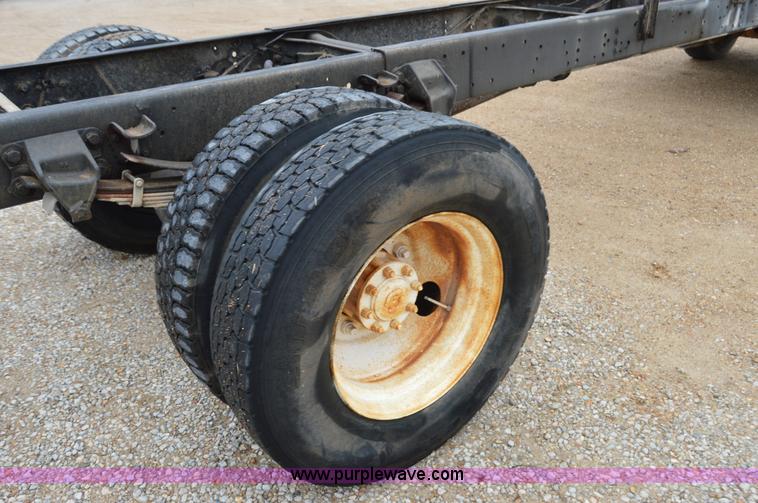 image for item Z9070 1990 Ford F700 cab and chassis