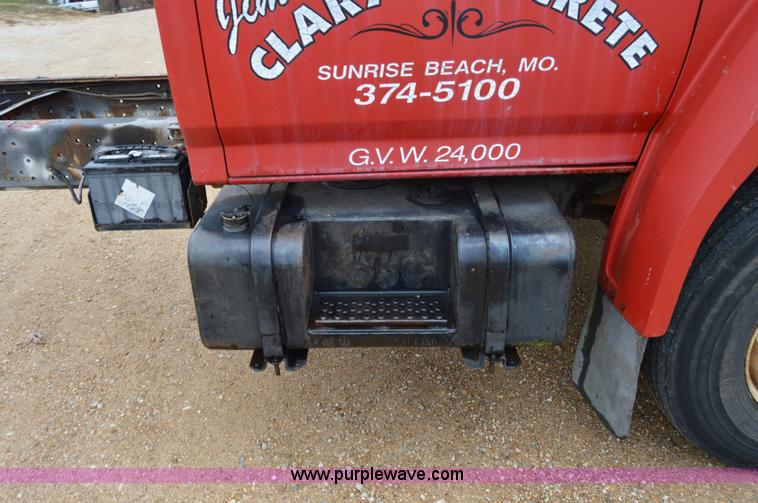 image for item Z9070 1990 Ford F700 cab and chassis