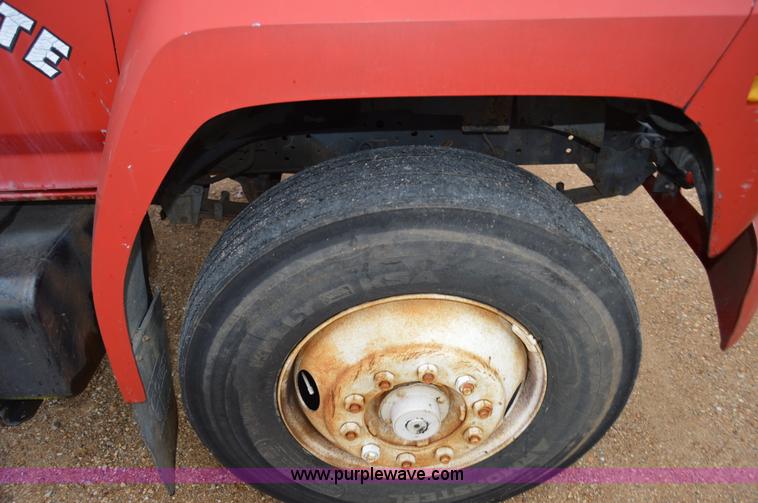 image for item Z9070 1990 Ford F700 cab and chassis