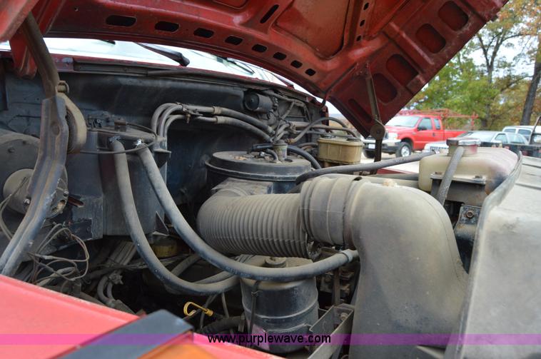 image for item Z9070 1990 Ford F700 cab and chassis