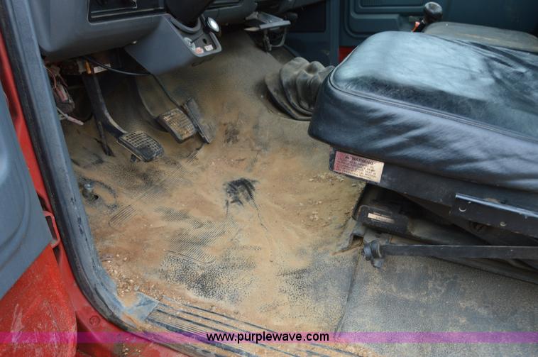 image for item Z9070 1990 Ford F700 cab and chassis