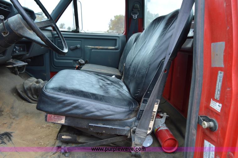 image for item Z9070 1990 Ford F700 cab and chassis