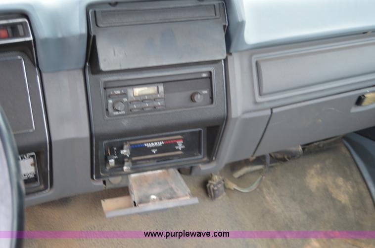 image for item Z9070 1990 Ford F700 cab and chassis