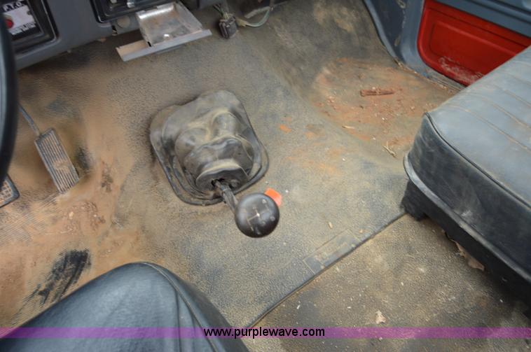 image for item Z9070 1990 Ford F700 cab and chassis