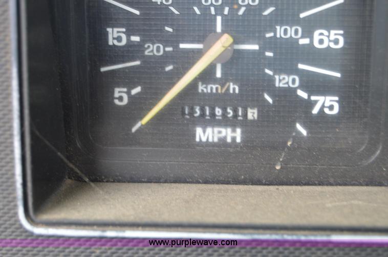 image for item Z9070 1990 Ford F700 cab and chassis