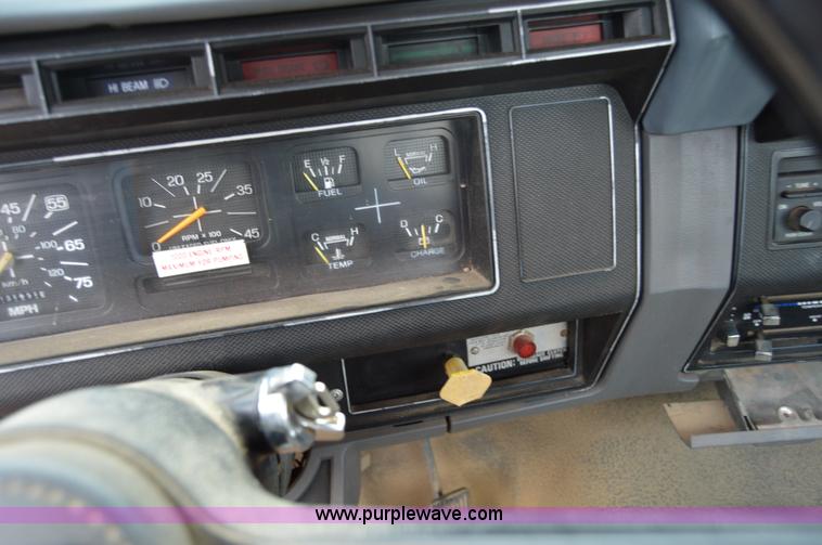 image for item Z9070 1990 Ford F700 cab and chassis