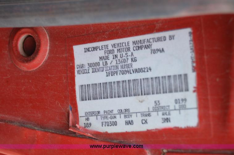 image for item Z9070 1990 Ford F700 cab and chassis