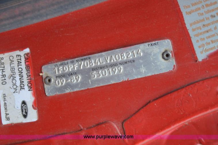 image for item Z9070 1990 Ford F700 cab and chassis