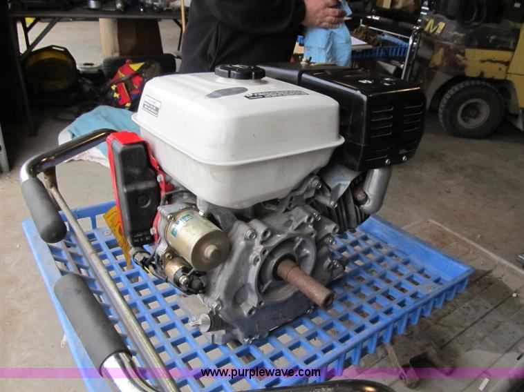 image for item Z9103 Honda GX240 gas engine