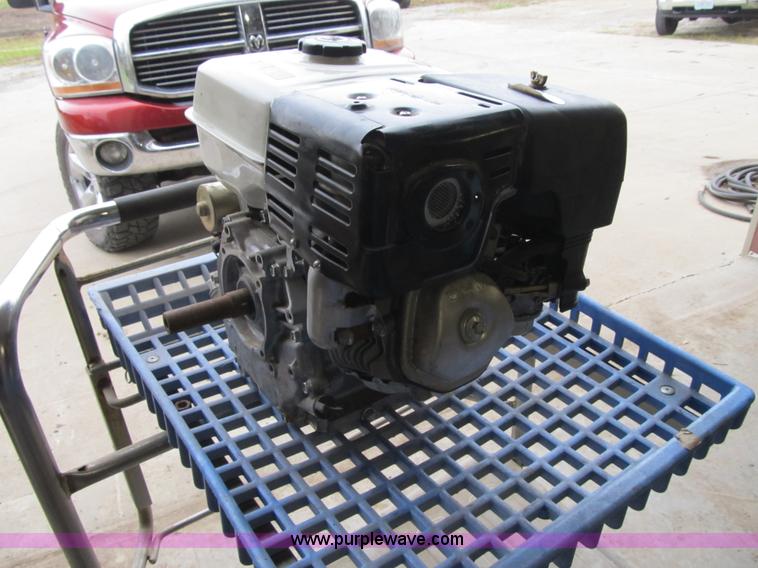 image for item Z9103 Honda GX240 gas engine