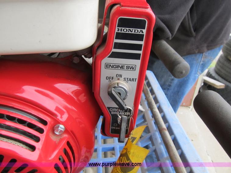 image for item Z9103 Honda GX240 gas engine