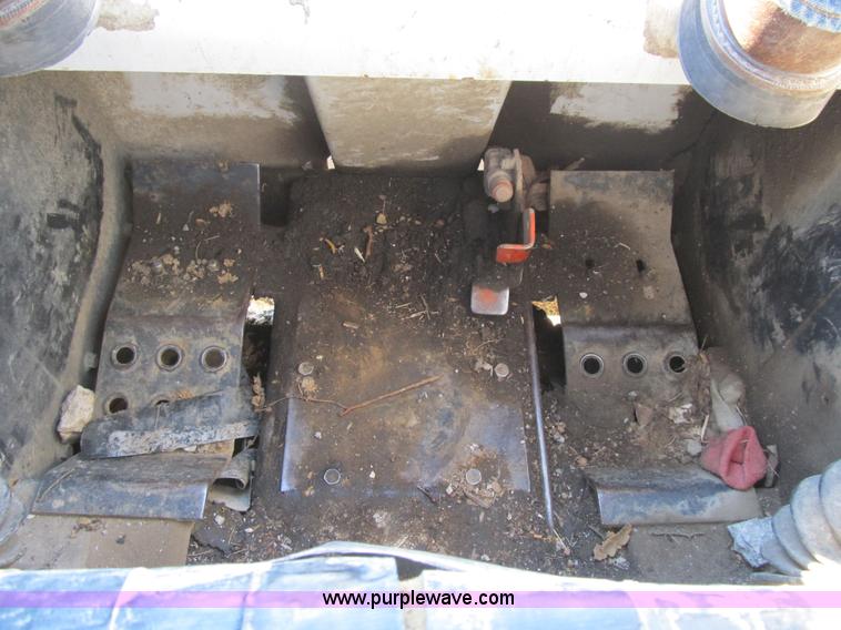 image for item Z9110 1999 Bobcat 863 Turbo skid steer