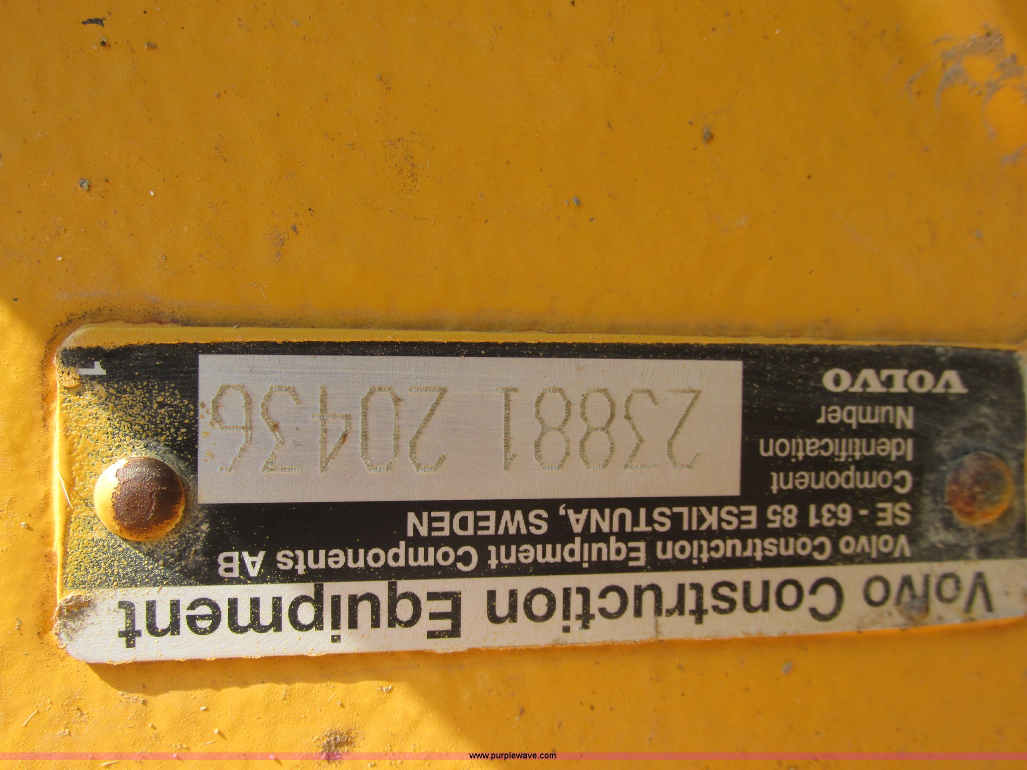 Volvo rear end in Tulsa, OK | Item J2389 sold | Purple Wave