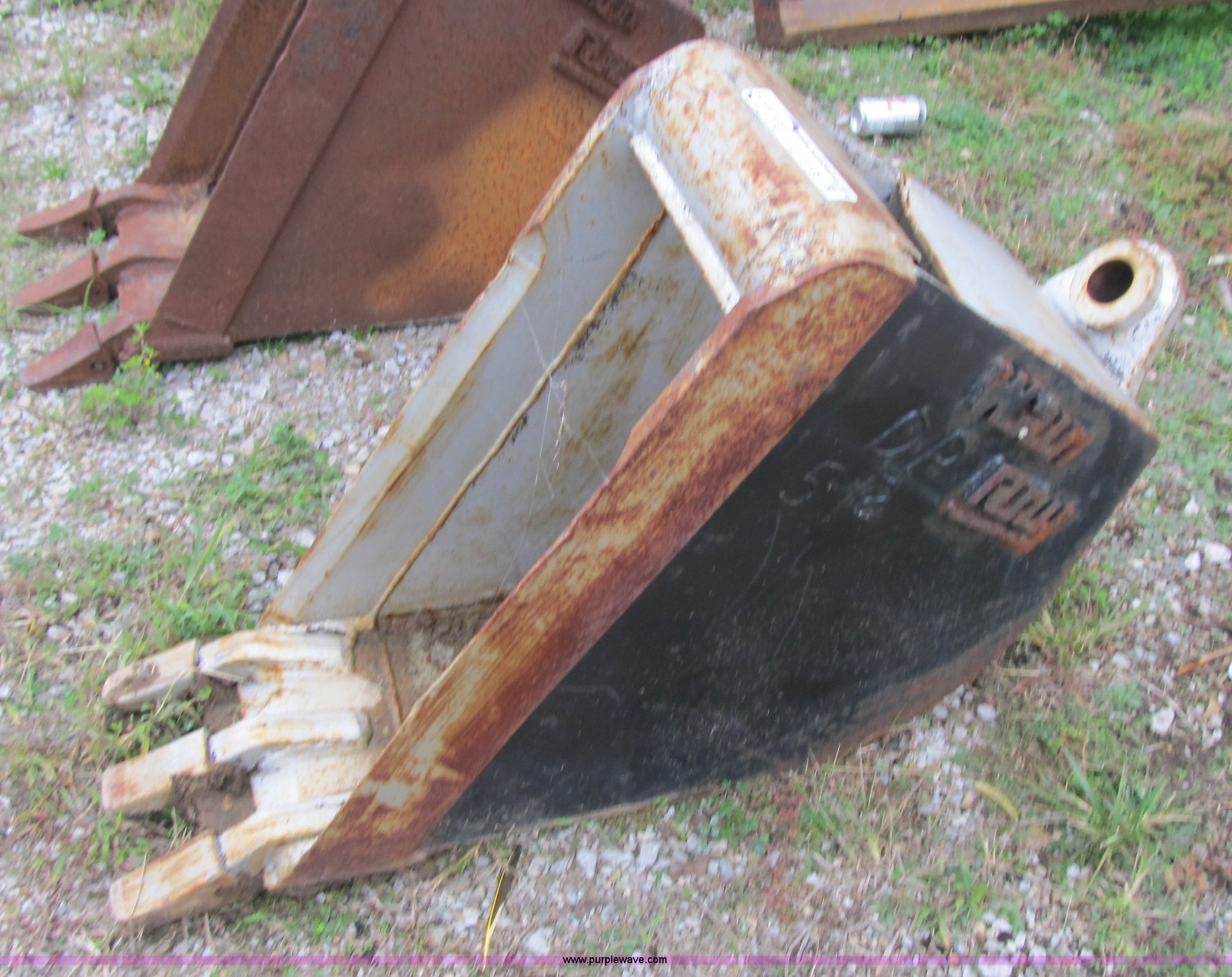 Wain Roy 12"W bucket in Oak Grove, MO Item Z9105 sold Purple Wave