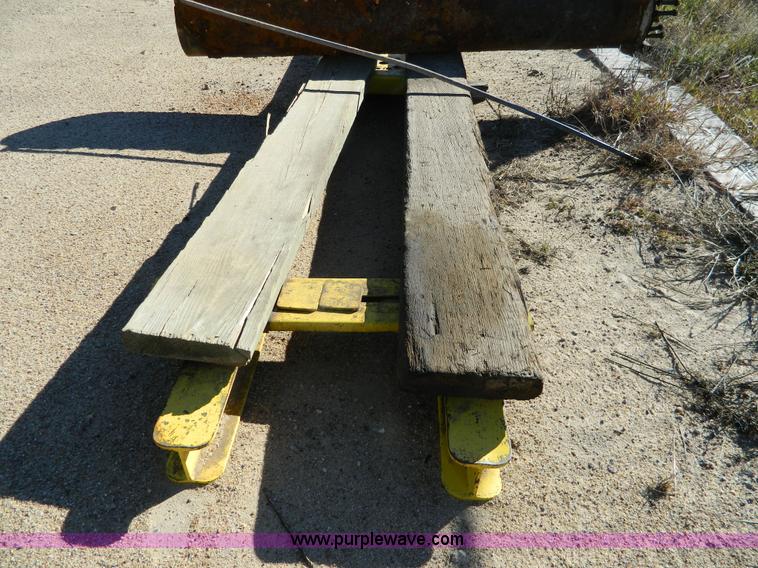 image for item AQ9440 Single post lift