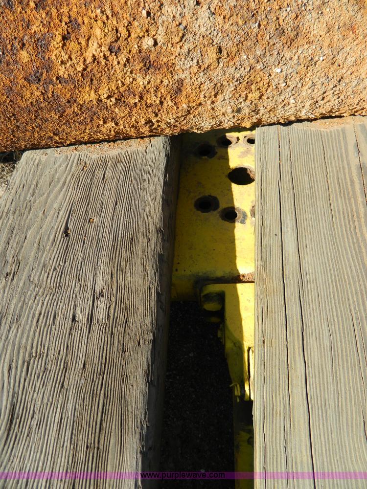 image for item AQ9440 Single post lift