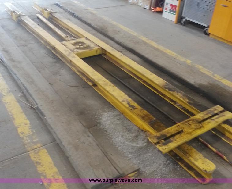 image for item AQ9440 Single post lift