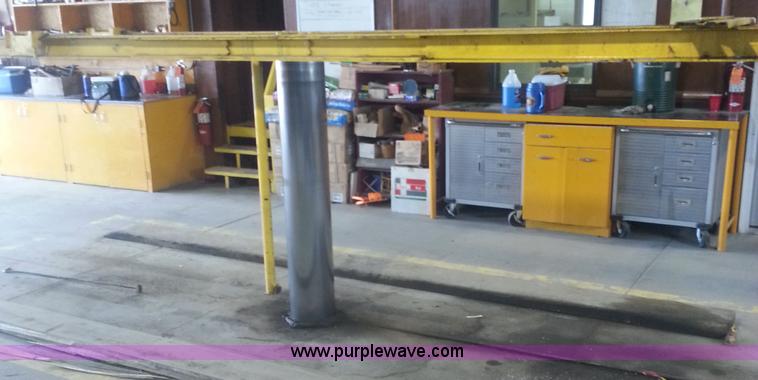 image for item AQ9440 Single post lift