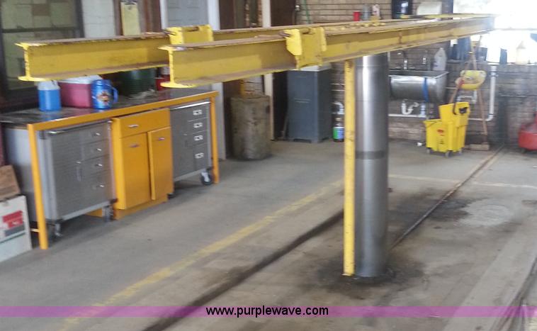 image for item AQ9440 Single post lift