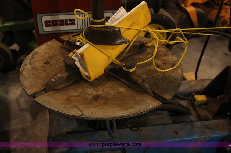 image for item AV9383 Hofmann Monty 1510 tire machine