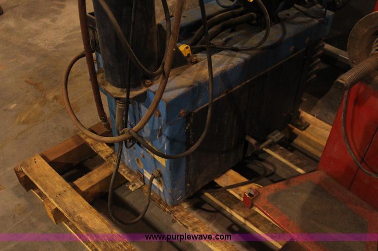 image for item AV9383 Hofmann Monty 1510 tire machine