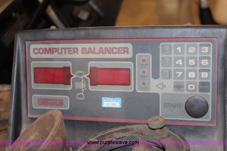 image for item AV9384 Coats 700 wheel balancing machine