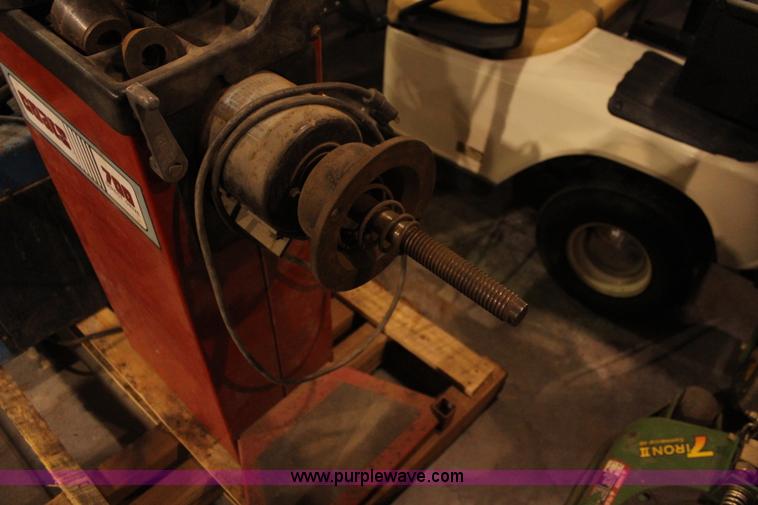 image for item AV9384 Coats 700 wheel balancing machine