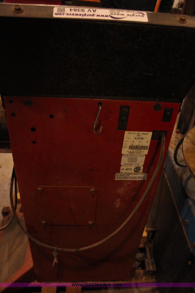 image for item AV9384 Coats 700 wheel balancing machine