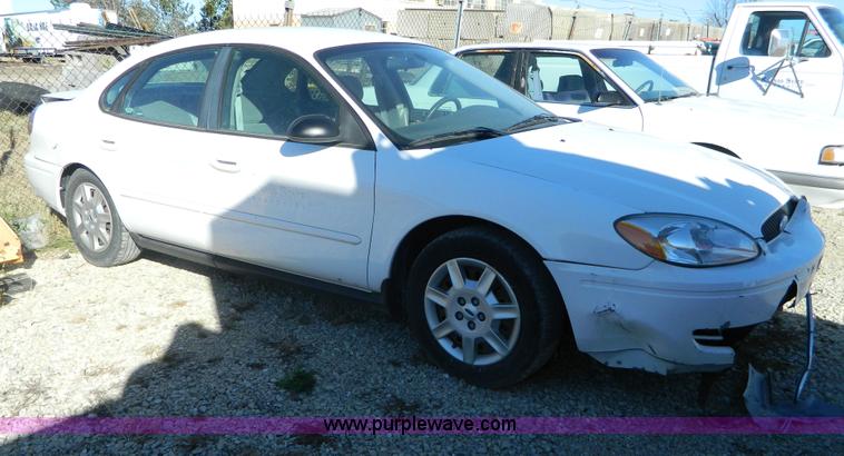 image for item AX9638 2006 Ford Taurus SE