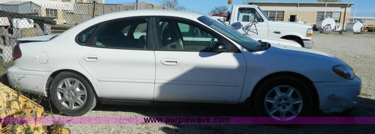 image for item AX9638 2006 Ford Taurus SE