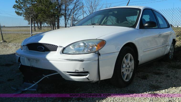 image for item AX9638 2006 Ford Taurus SE