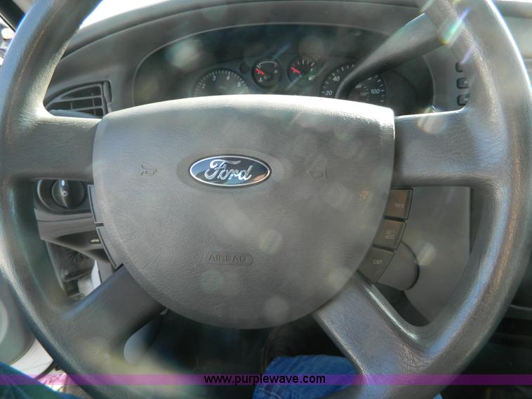 image for item AX9638 2006 Ford Taurus SE