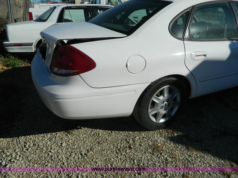 image for item AX9638 2006 Ford Taurus SE