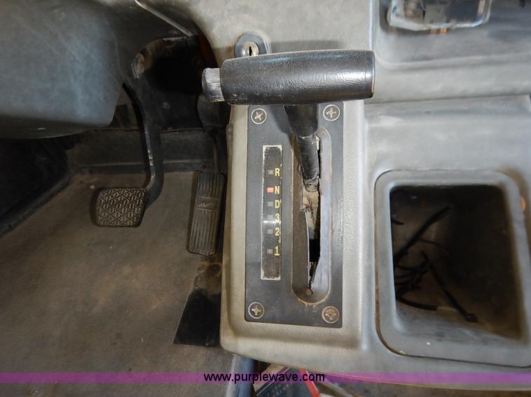 image for item AY9017 2000 Freightliner FS65 Thomas school bus