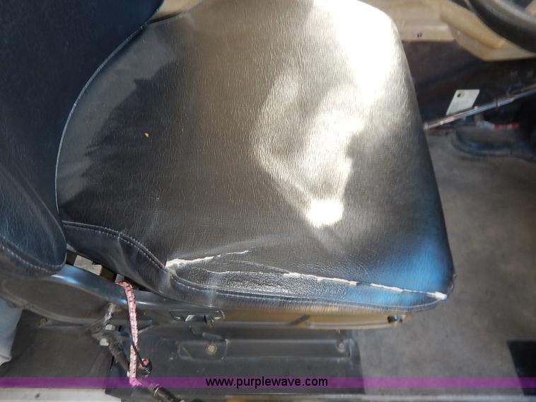 image for item AY9017 2000 Freightliner FS65 Thomas school bus