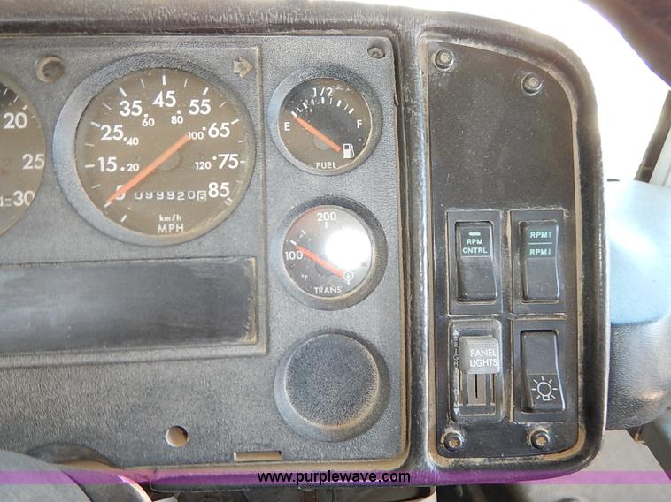 image for item AY9017 2000 Freightliner FS65 Thomas school bus