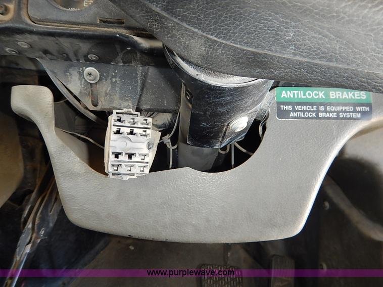 image for item AY9017 2000 Freightliner FS65 Thomas school bus