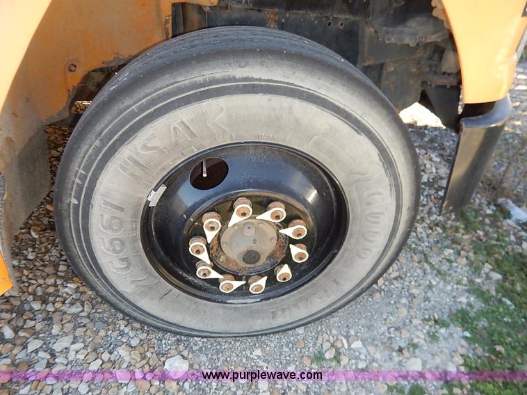 image for item AY9017 2000 Freightliner FS65 Thomas school bus