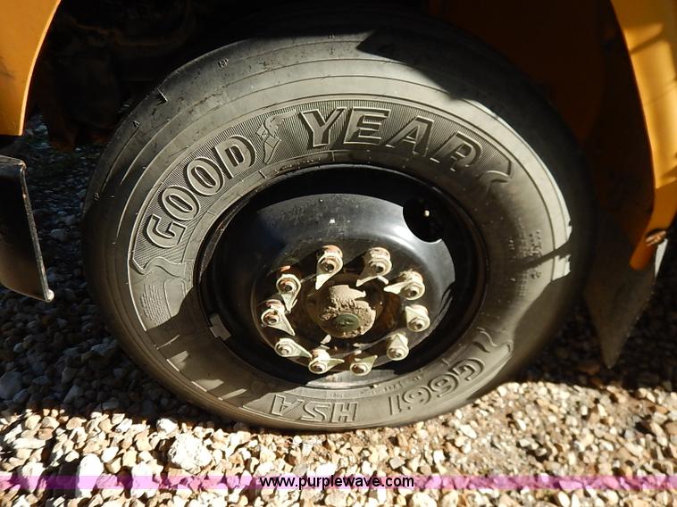 image for item AY9017 2000 Freightliner FS65 Thomas school bus