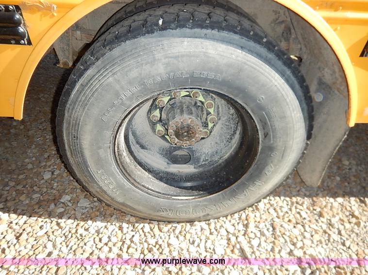 image for item AY9017 2000 Freightliner FS65 Thomas school bus